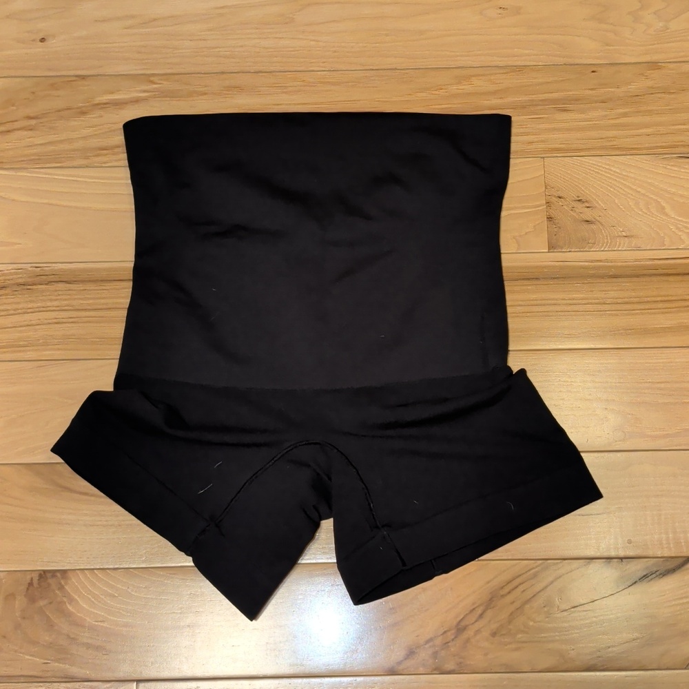 NWOT Shapermint Black High-Waist Shaping Shorts